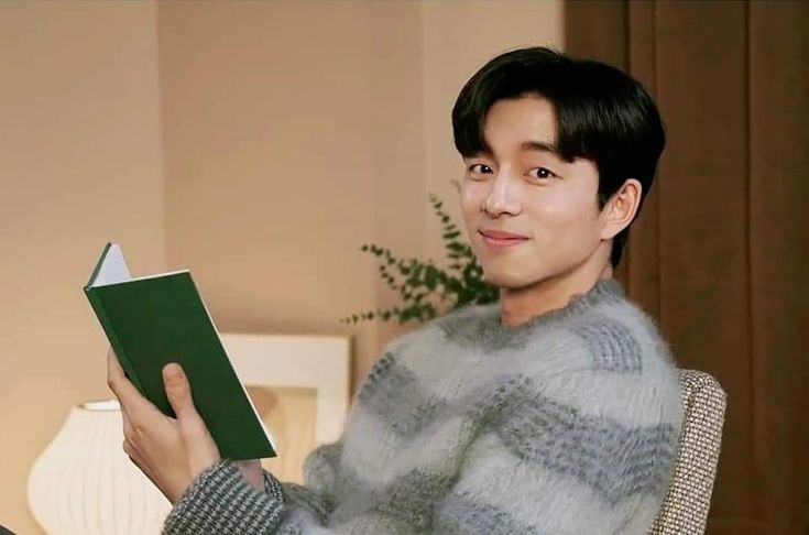 Unveiling Gong Yoo’s Literary Tastes: Books that Set Hearts Aflutter!