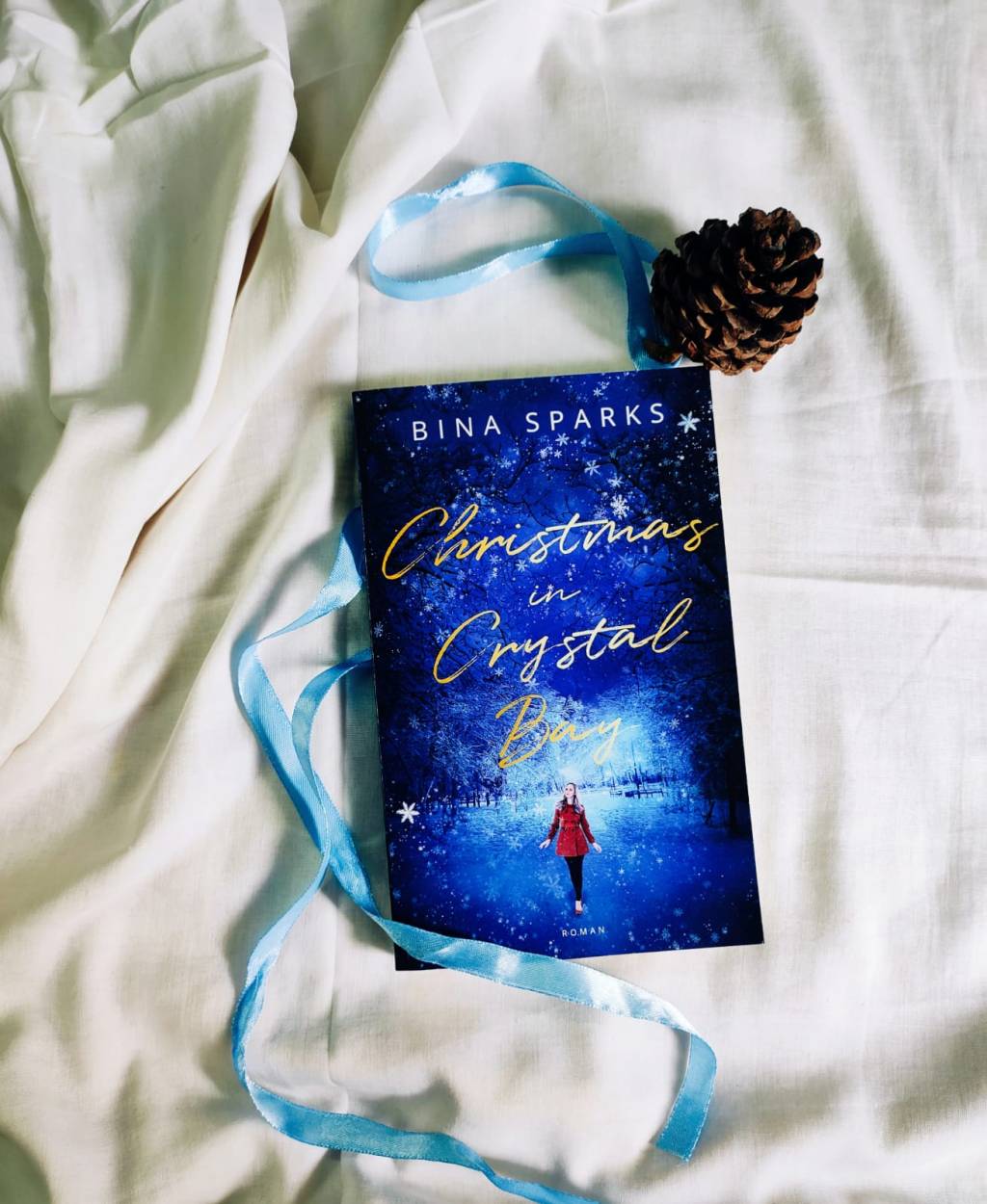 Do you like watching Christmas movies or reading Christmas novel? No less than a movie it’s a joyful book: Christmas in Crystal Bay by Bina Sparks – Book Review